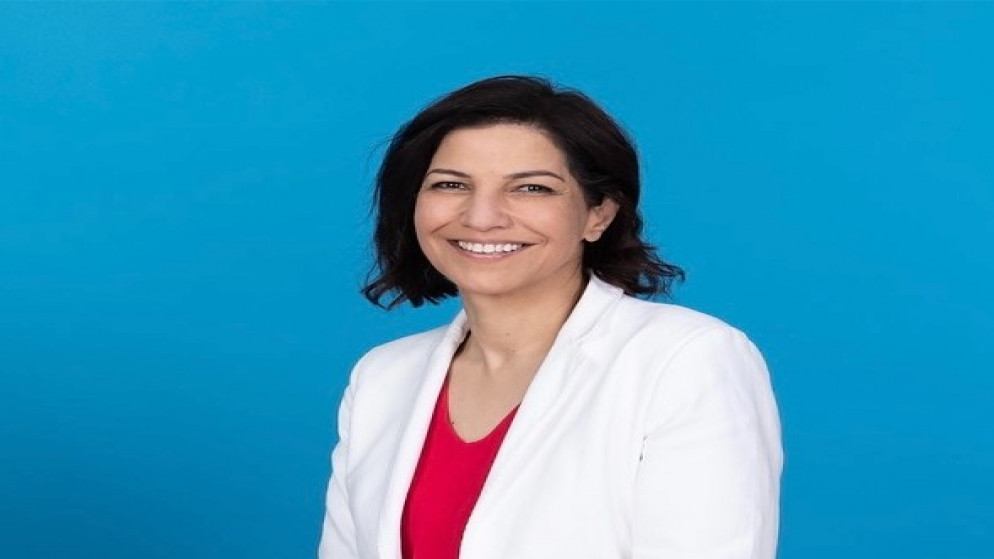الأستاذة هديل عبد العزيز